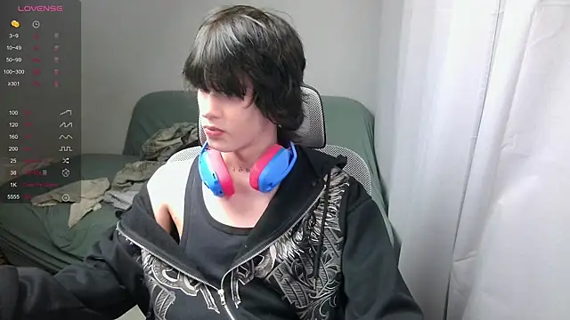 Snapshot of LeonBoykisser chatting on 02.26.26 LeonBoykisser online show from 02.26.26