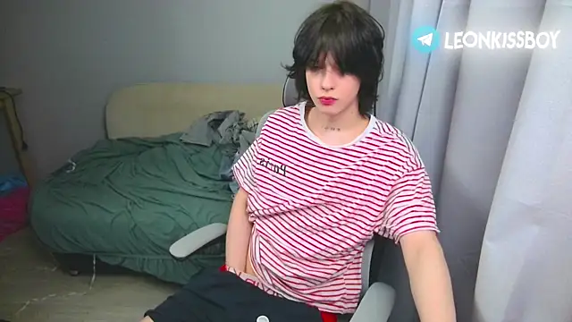 LeonBoykisser online show from 04.12.26