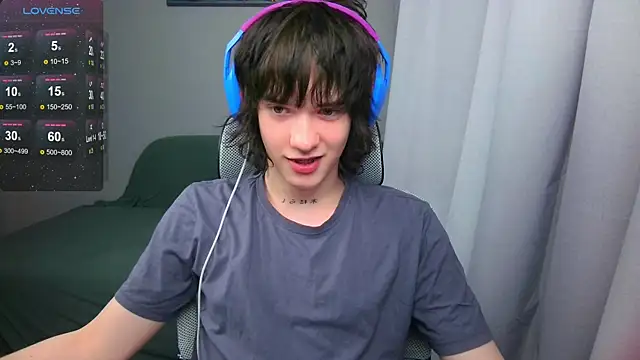 Snapshot of LeonBoykisser chatting on 05.08.26 LeonBoykisser online show from 05.08.26