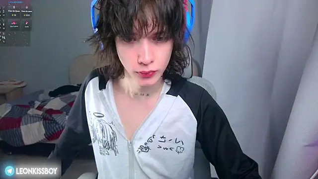 Snapshot of LeonBoykisser chatting on 06.17.26 LeonBoykisser online show from 06.17.26
