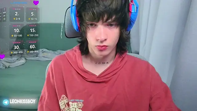 Snapshot of LeonBoykisser chatting on 07.14.26 LeonBoykisser online show from 07.14.26