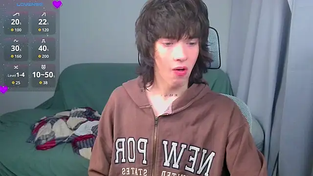 Snapshot of LeonBoykisser chatting on 07.26.26 LeonBoykisser online show from 07.26.26