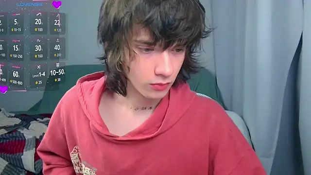 Snapshot of LeonBoykisser chatting on 07.28.26 LeonBoykisser online show from 07.28.26