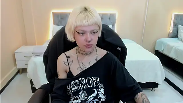 Bela Craxkerr online show from 04.17.26