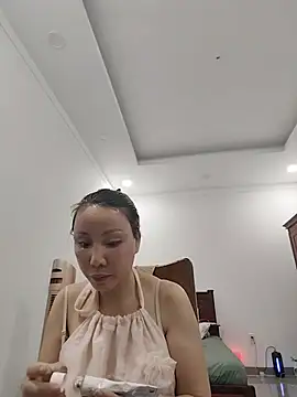 Snapshot of Famrita chatting on 05.23.26 Famrita online show from 05.23.26