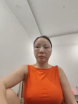 Snapshot of Famrita chatting on 05.25.26 Famrita online show from 05.25.26