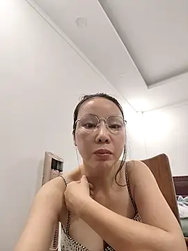 Snapshot of Famrita chatting on 05.30.26 Famrita online show from 05.30.26