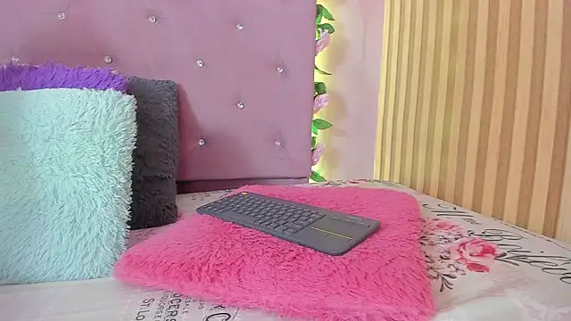 Snapshot of lovely__kiss__ chatting on 04.24.26 lovely kiss online show from 04.24.26