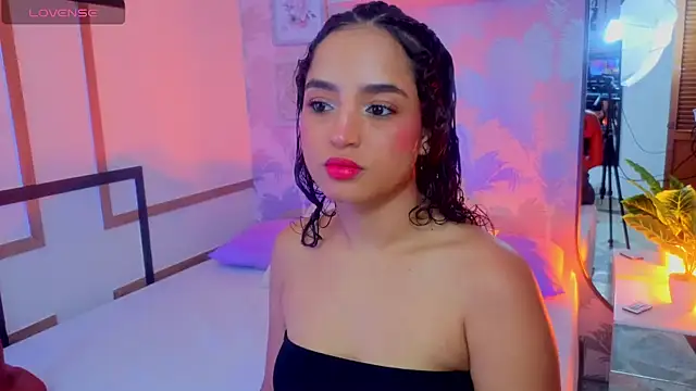 Emma Thompssonn online show from 04.20.26