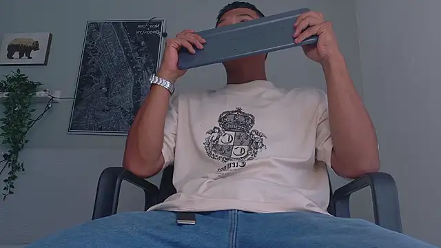 Snapshot of AndrewKenoxx_ chatting on 02.14.26 AndrewKenoxx online show from 02.14.26