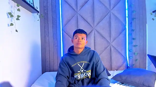 AndrewKenoxx  online show from 04.02.26