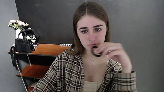 Sunny siren online show from 04.23.26