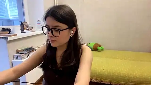 Snapshot of SaintMari chatting on 06.28.26 SaintMari online show from 06.28.26