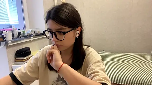Snapshot of SaintMari chatting on 07.17.26 SaintMari online show from 07.17.26