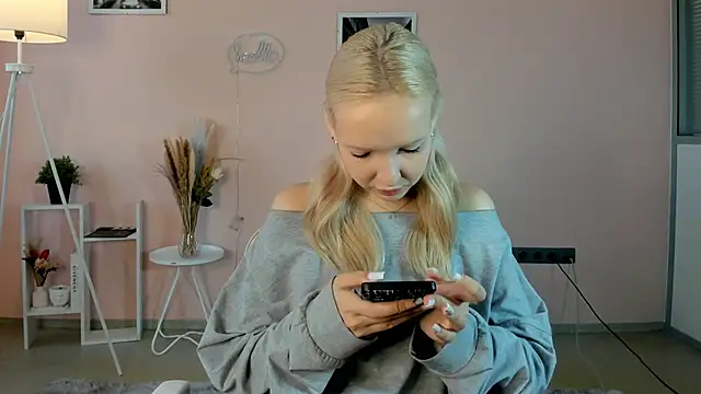 LatrinaNivala online show from 01.17.26