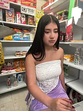 StrawberryPink  online show from 04.18.26