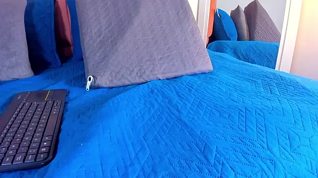 rose thompson19 online show from 02.04.26