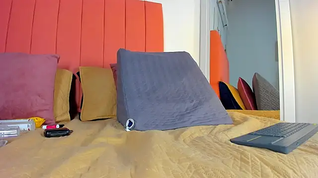 rose thompson19 online show from 03.31.26