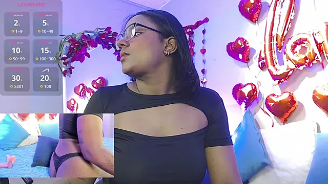 Snapshot of domiiniquex chatting on 02.17.26 domiiniquex online show from 02.17.26