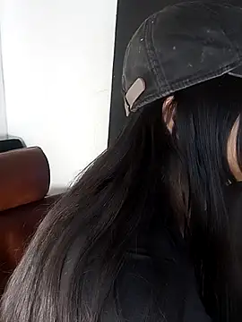 Emma Sweet- online show from 01.18.26