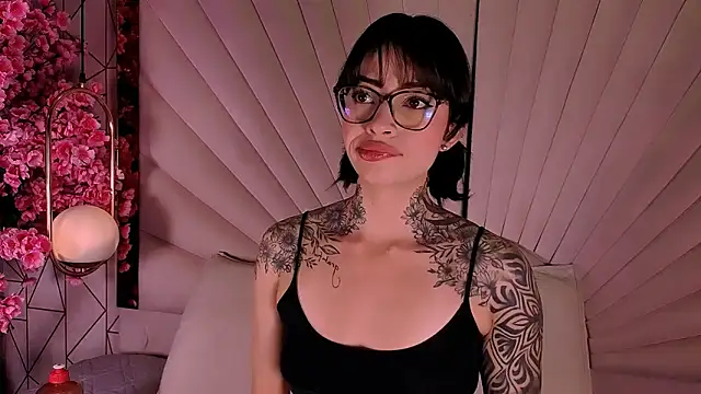 JuneCollins online show from 04.21.26