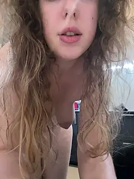 Snapshot of LilianBliss chatting on 07.18.26 LilianBliss online show from 07.18.26