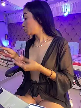 Snapshot of Auri__ chatting on 04.30.26 Auri online show from 04.30.26