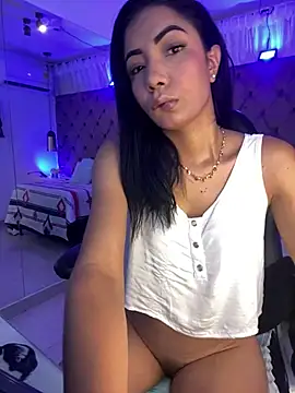 Snapshot of Auri__ chatting on 05.19.26 Auri online show from 05.19.26