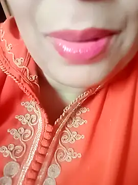 Snapshot of Naughty-Yousra chatting on 05.15.26 Naughty-Yousra online show from 05.15.26