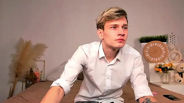 Snapshot of Volan_Starts chatting on 02.04.26 Volan Starts online show from 02.04.26