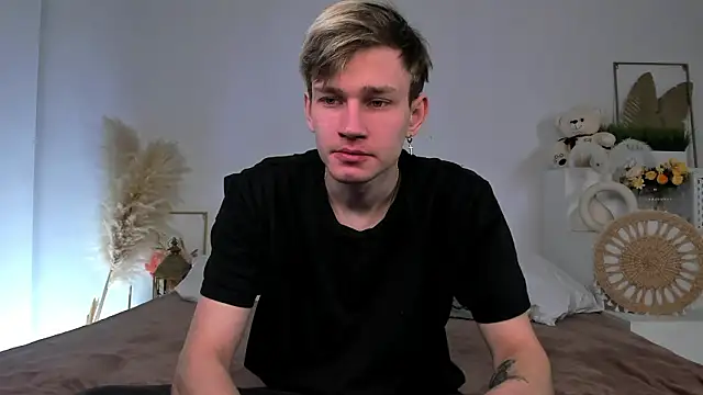 Snapshot of Volan_Starts chatting on 02.21.26 Volan Starts online show from 02.21.26