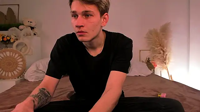 Snapshot of Volan_Starts chatting on 02.25.26 Volan Starts online show from 02.25.26