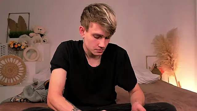 Snapshot of Volan_Starts chatting on 02.26.26 Volan Starts online show from 02.26.26