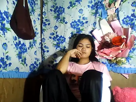 PinaySkinnyJust18 online show from 05.25.26
