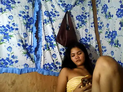 Snapshot of PinaySkinnyJust18 chatting on 06.27.26 PinaySkinnyJust18 online show from 06.27.26