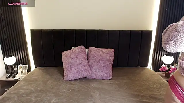 IvonneRoss  online show from 03.10.26