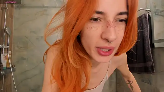 Snapshot of KikkoLee chatting on 05.11.26 KikkoLee online show from 05.11.26