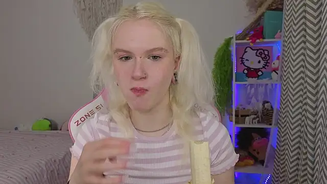 Mia WaterFall online show from 04.19.26