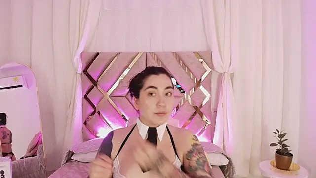 KathiaJenner online show from 04.20.26