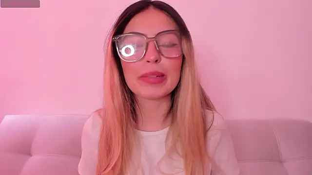 Snapshot of Fernanda_aaaa chatting on 03.19.26 Fernanda aaaa online show from 03.19.26