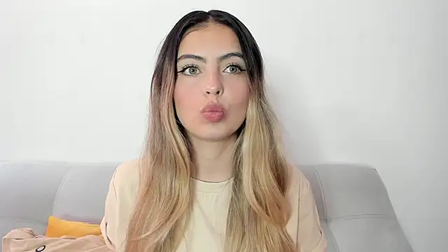 Snapshot of Fernanda_aaaa chatting on 04.06.26 Fernanda aaaa online show from 04.06.26