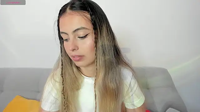 Snapshot of Fernanda_aaaa chatting on 04.13.26 Fernanda aaaa online show from 04.13.26