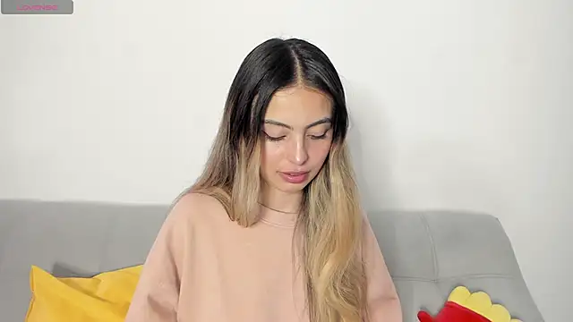 Snapshot of Fernanda_aaaa chatting on 04.17.26 Fernanda aaaa online show from 04.17.26