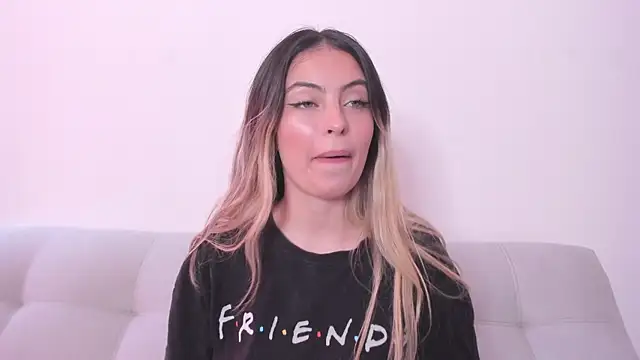 Snapshot of Fernanda_aaaa chatting on 05.11.26 Fernanda aaaa online show from 05.11.26