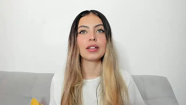 Snapshot of Fernanda_aaaa chatting on 05.12.26 Fernanda aaaa online show from 05.12.26