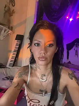Snapshot of luxxlola chatting on 06.28.26 luxxlola online show from 06.28.26