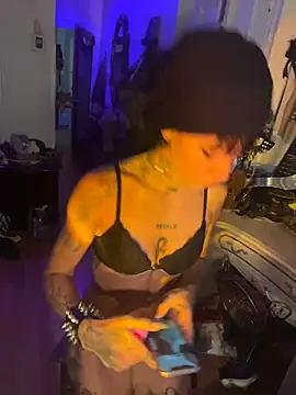 Snapshot of luxxlola chatting on 07.29.26 luxxlola online show from 07.29.26