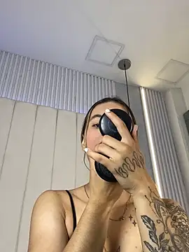 JuliaColemann online show from 04.19.26