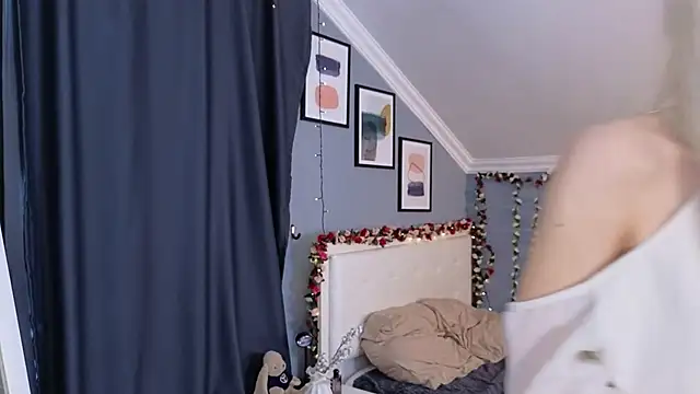 Naomi Demio online show from 04.15.26