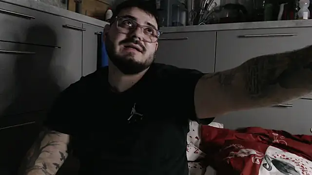 Snapshot of HiddendesireXO01 chatting on 02.24.26 HiddendesireXO01 online show from 02.24.26